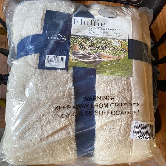Berkshire Blanket Bedding Berkshire Blanket Fluffie Oversized